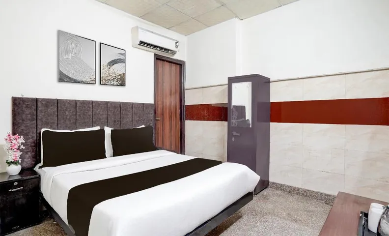 Townhouse Johri Enclave Metro Station Formerly Second Home