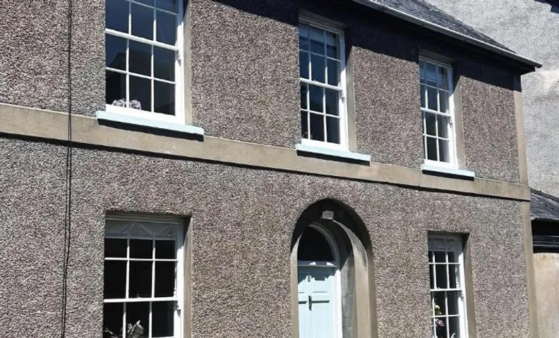 2 bed period cottage sleeps 4 in central Crickhowell