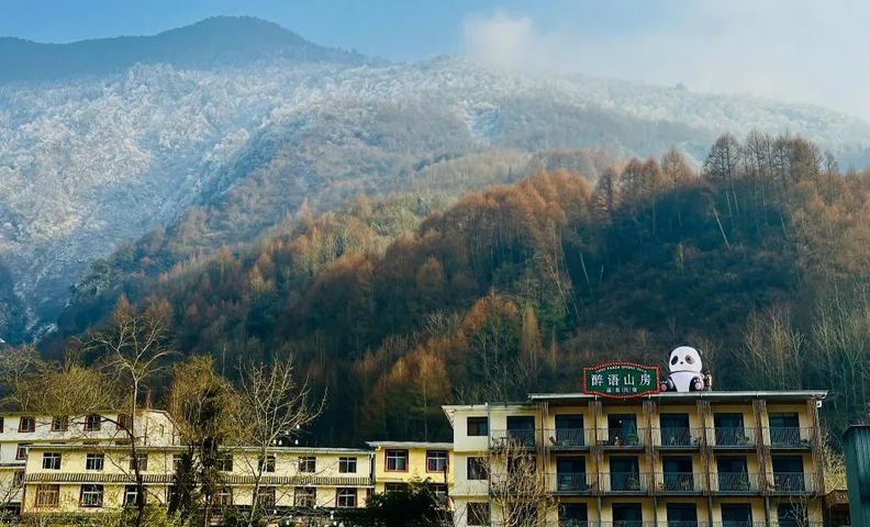 Tipsy Panda Mountain spring Villa Wenchuan
