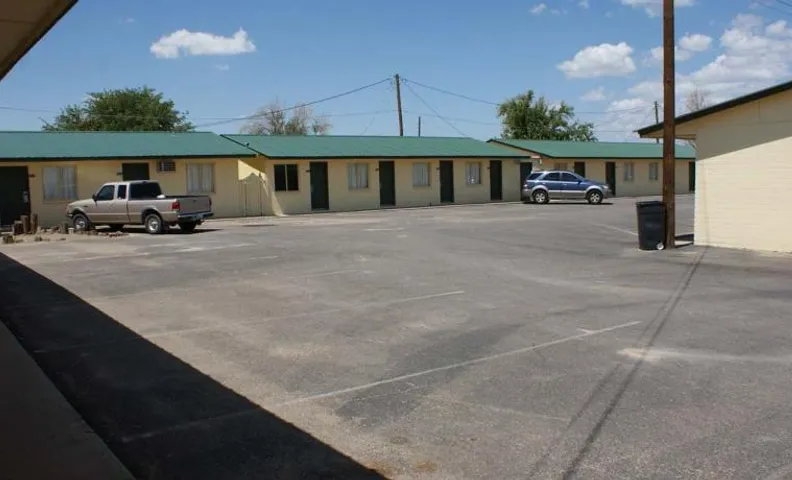 Hwy. Express Inn & Suites