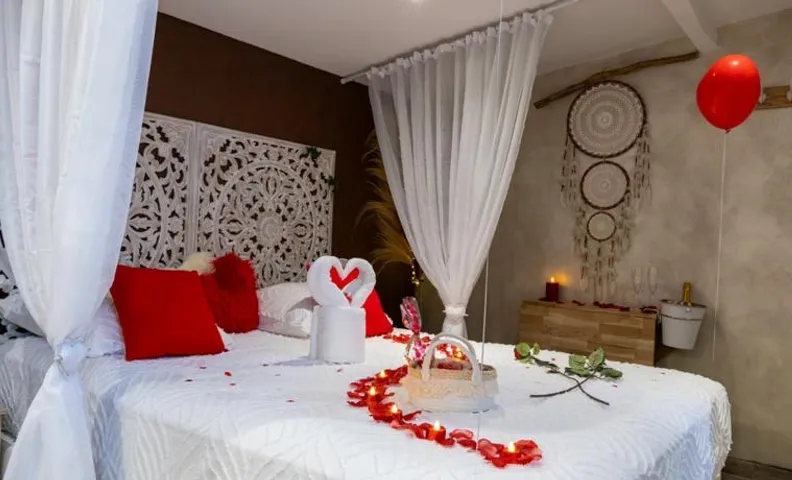 Une Clé Pour Deux - Chambre romantique avec Patio & Spa privatifs