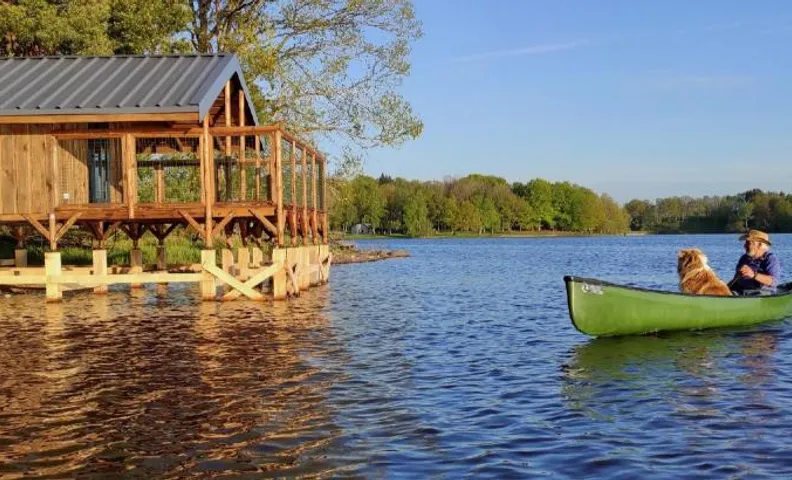 Cabanes Lacustra à l'Etang de la Ramade