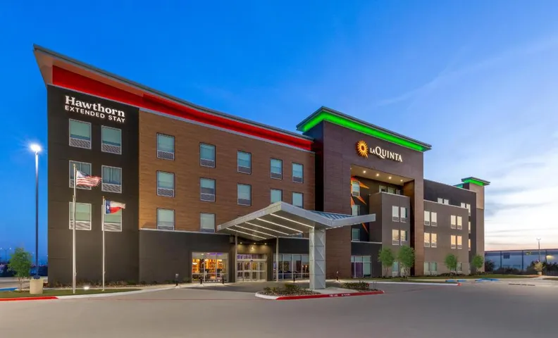 La Quinta Inn & Suites by Wyndham DeSoto