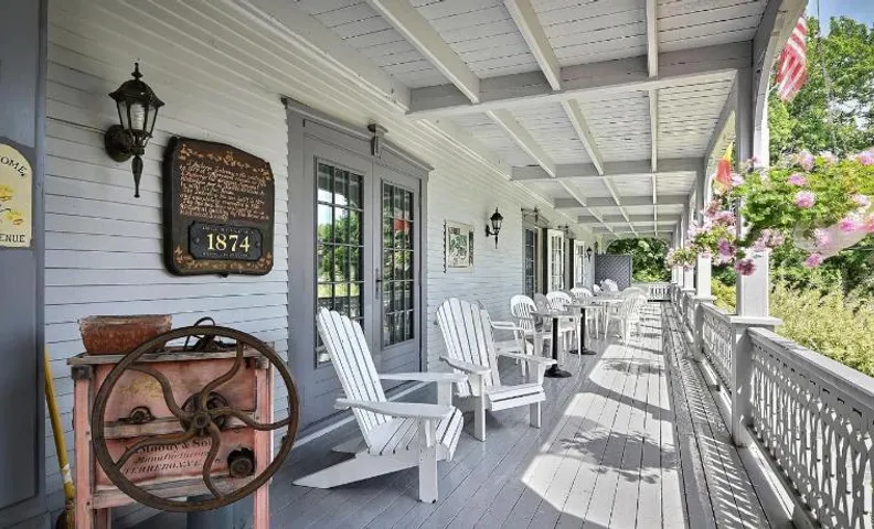 Auberge Lakeview Inn