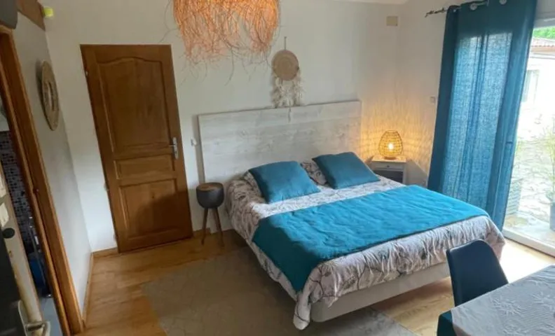 La Chambre Haute, spa et jardin extérieur à Nîmes