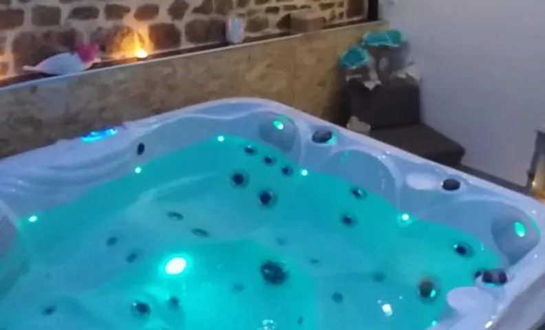 Le Ptit Spa de L'Abbaye Suite love et Spa privé