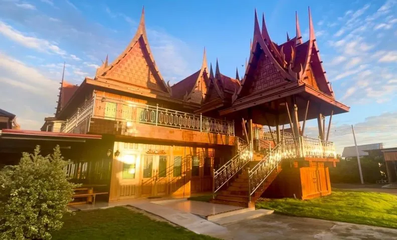 Ruen Singhanat Cafe & Resort