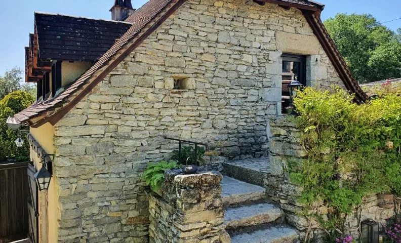 Gîtes sur Le Causse de St CHELS, charme sport et détente