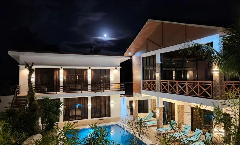 The Lei's Hotel and Beach Resort
