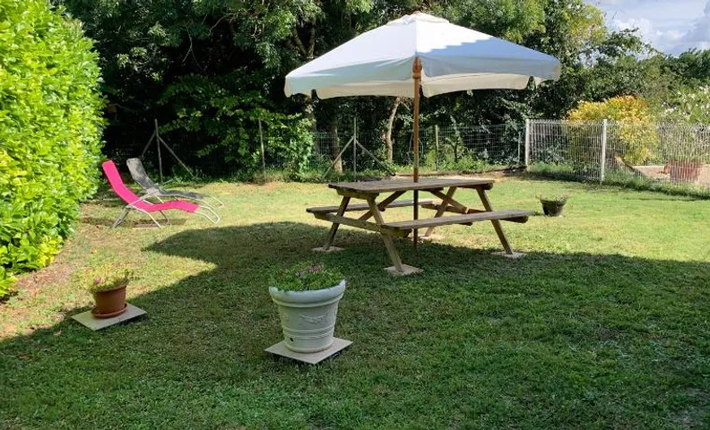 maison avec jardin et parking privé