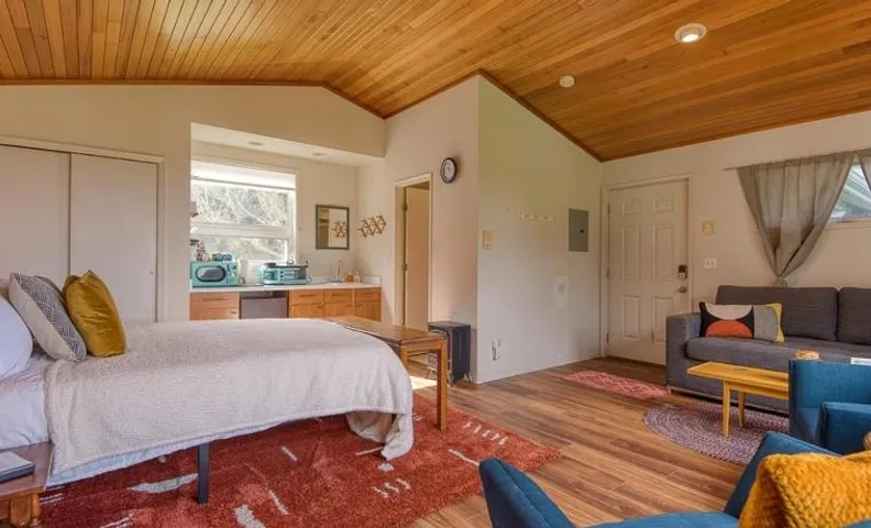 #StayinMyDistrict Cape Arago Studio Suite