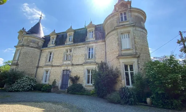 LE CHATEAU Ste MARIE