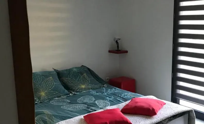 Chambre indépendante privée avec salle de bain