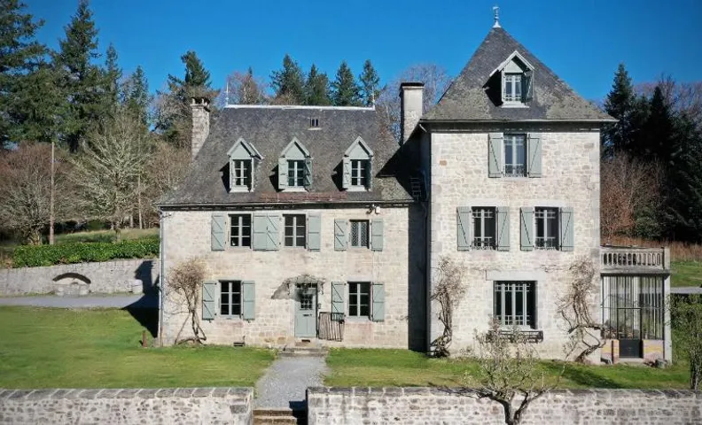 Le Château de Saint-Angel, Le Manoir du Rigouneix, 5 minutes A89, nature, calme, sauna
