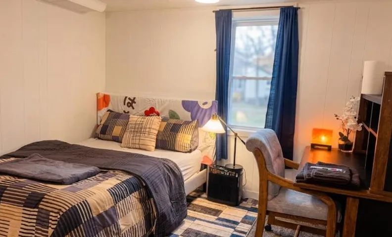 Private Room In Maplewood