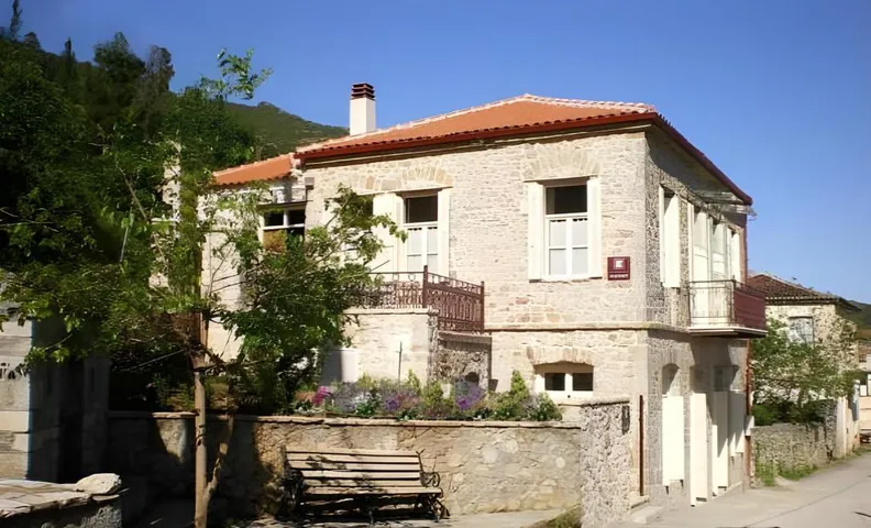 Kyriaki Guesthouse & Suites