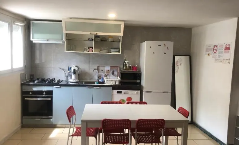 Maison POUR OUVRIERS seulement PAS DE TOURISME, NI FAMILLE