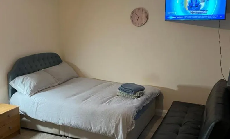 Private Rooms In A Cheerful 4-Bedroom Town House