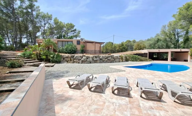 Casa con gran piscina a 10min de Sitges