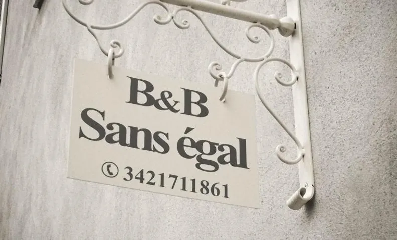 "B&B Sans egal", con CAMERE PRIVATE e APPARTAMENTI al PIANO TERRA a Biella