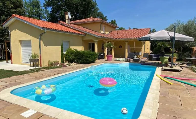 Chambres dans villa avec piscine