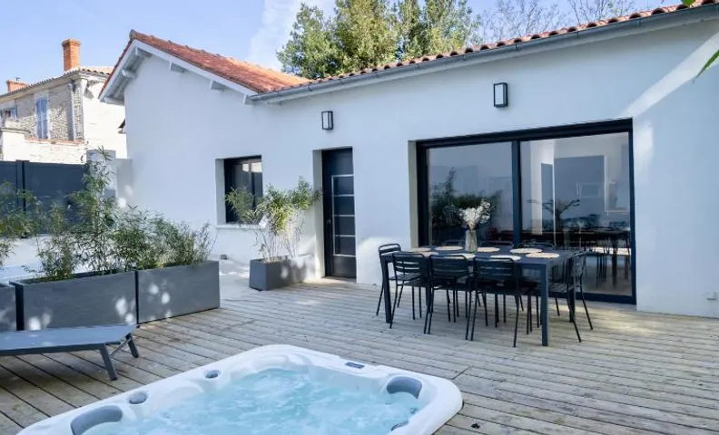 Maison T4 Climatisée avec Jacuzzi à Lagord