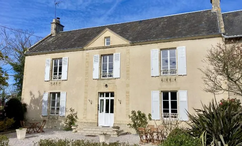 Les chambres d'Omaha Beach Etablissement avec deux chambres d'hotes, petit-dejeuner compris fait-mai