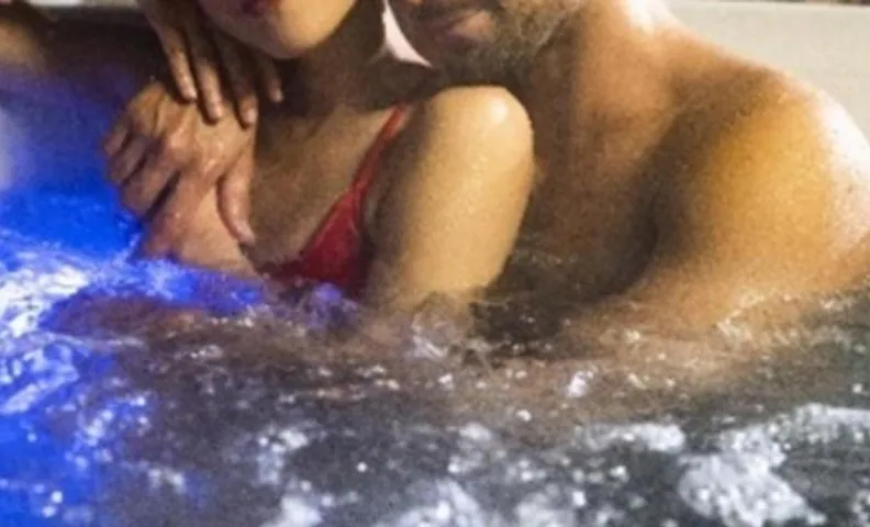 Jacuzzi Massage sur rdv,Duo,reiki,californien, réflexologie plantaire, et bouteille mousseux offerte