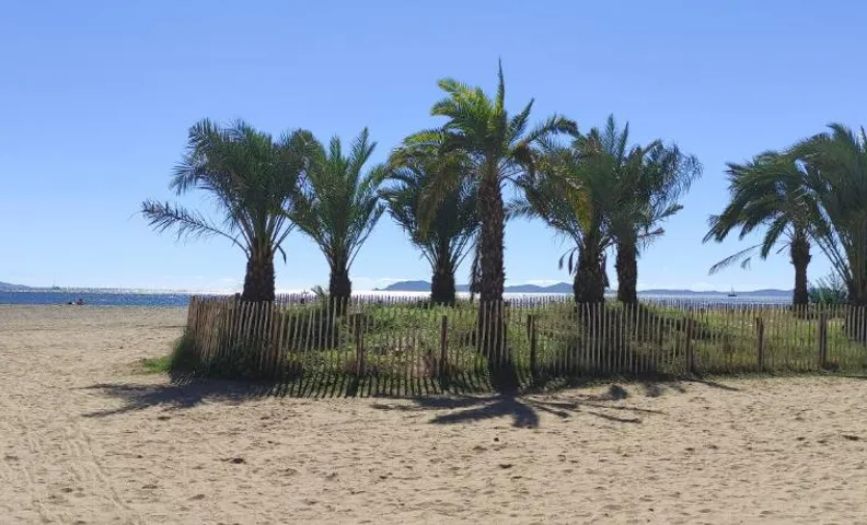chambres côté plage, aperçu mer, proche aéroport, climatisées et parking gratuit