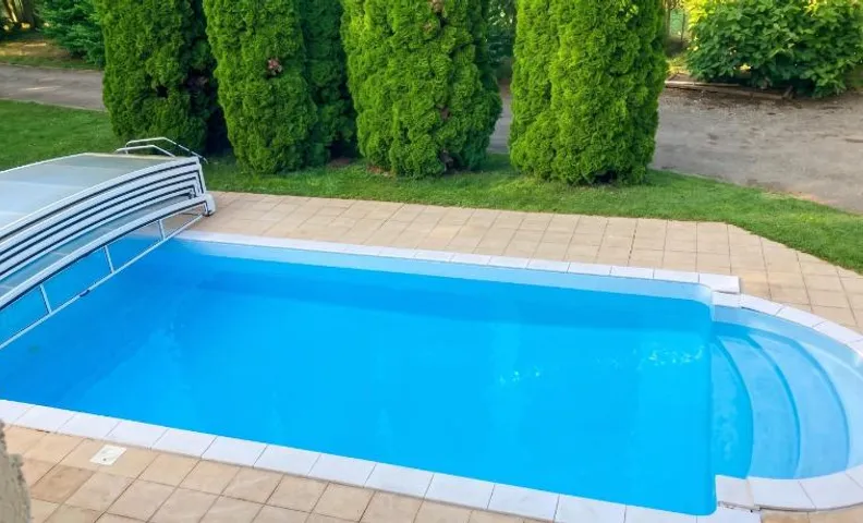 Maison cosy avec piscine à Liffol-le-Grand, 42 m²