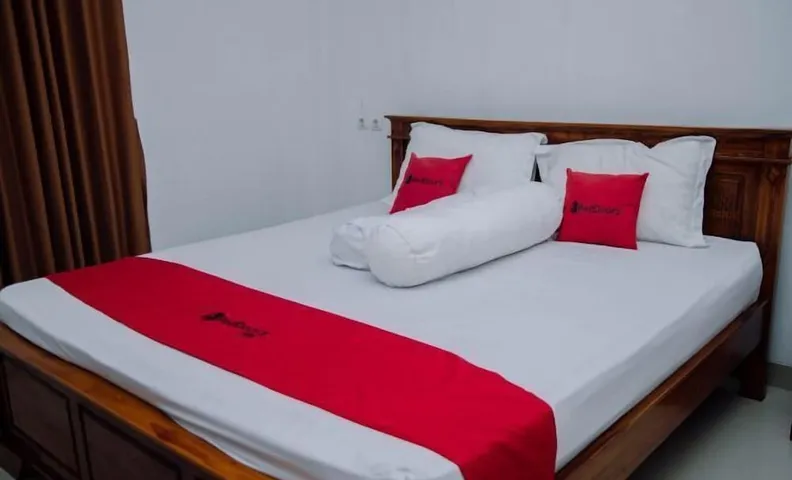 RedDoorz @ Villa Bukit Senyum Lombok