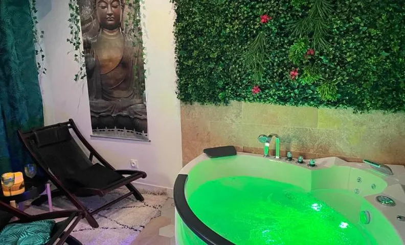 Maison Prestige Le Donjon des Plaisirs Jacuzzi