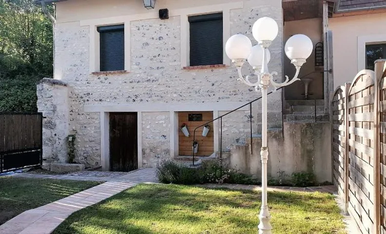 Maison de charme à Sainte-Geneviève-lès-Gasny avec jardin