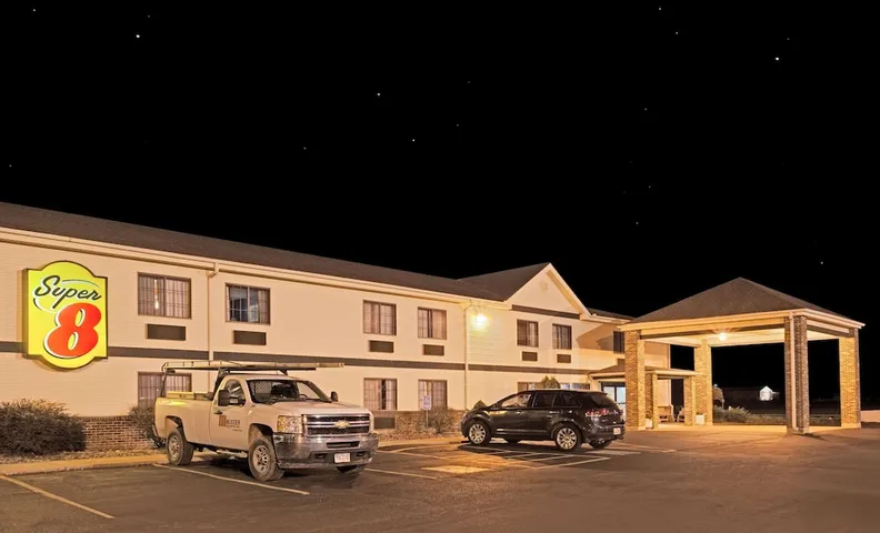 Super 8 by Wyndham Defiance