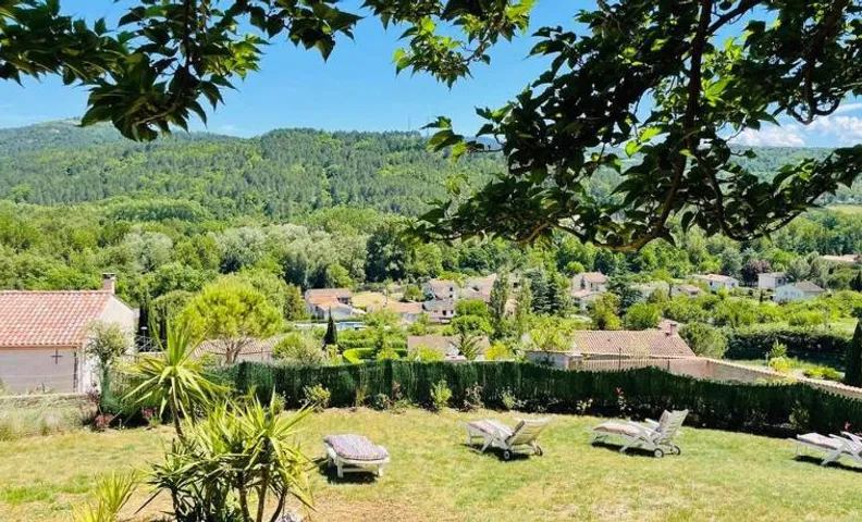 Charmante maison avec jacuzzi
