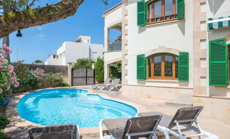 Finca Haus direkt am Meer mit Pool