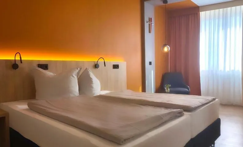 Heinrich Pesch Hotel