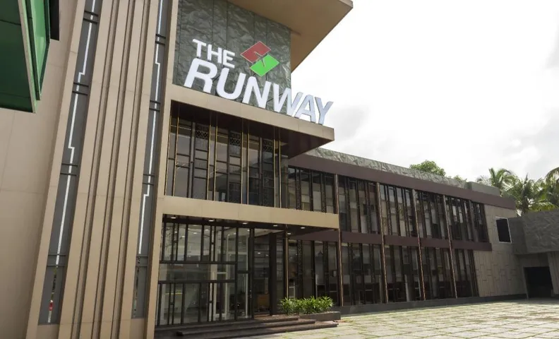 THE RUNWAY HOTEL