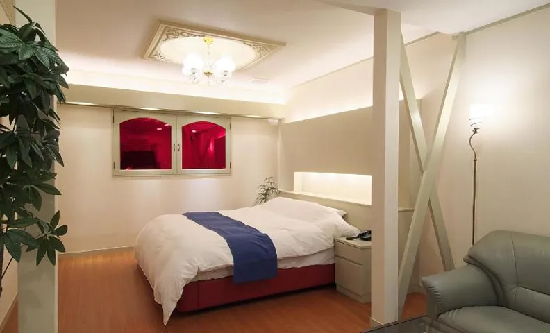 hotelLUANA 18歳未満入場禁止