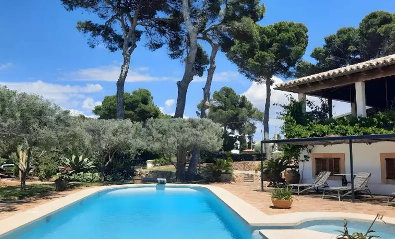 Charming villa by the sea