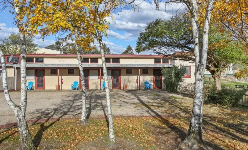 Colonial Bank Motel