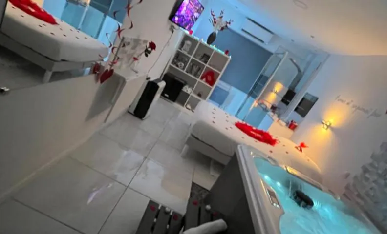 Love room avec spa privatif