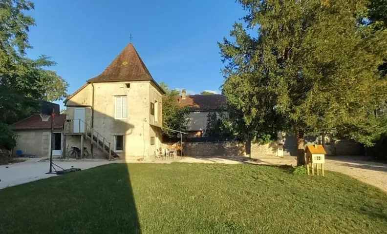 Suite privée indépendant dans ancien pigeonniet