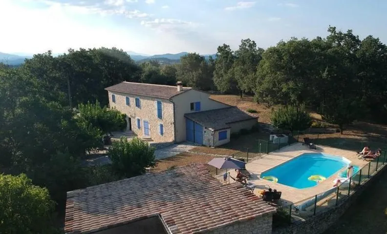 Villa élégante à Méjannes-lès-Alès avec piscine privée