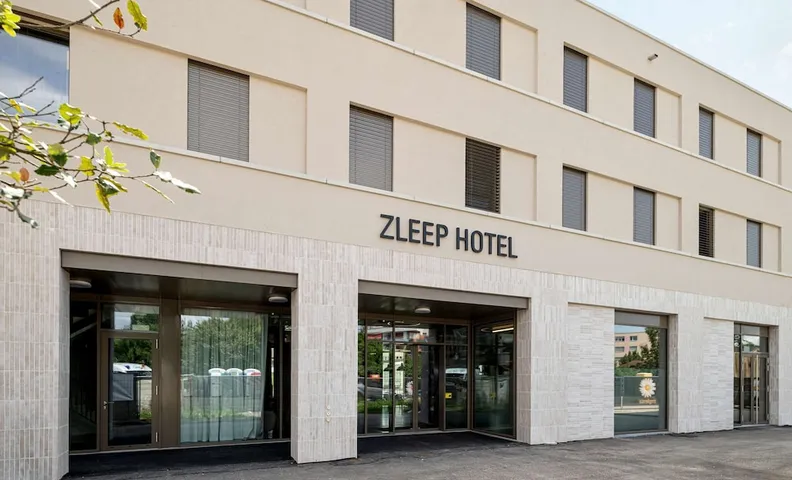 즐립 호텔 라우잔네-챠반네스