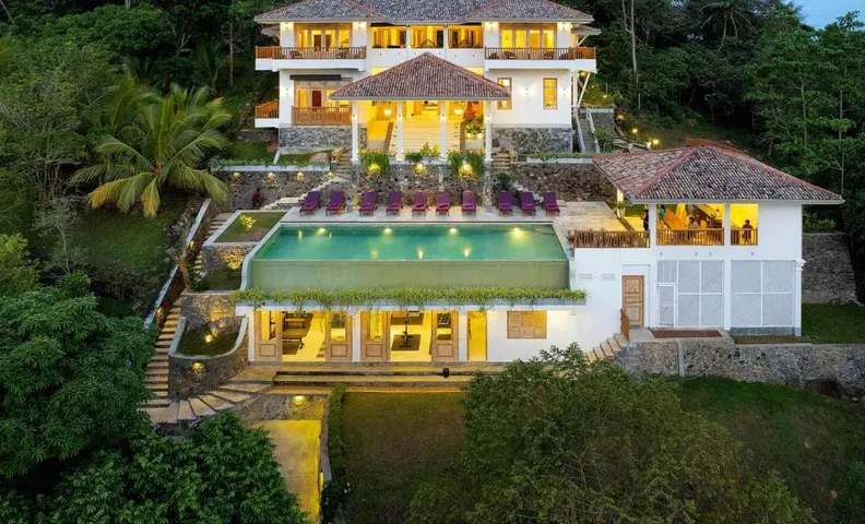 Villa the Divine
