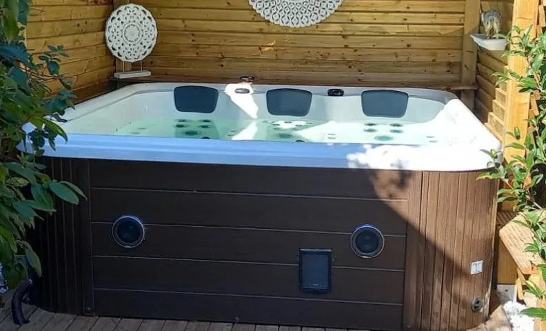 Arche de Lanoë jacuzzi