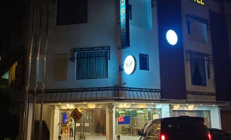 아덴스 호텔 - 농 칙