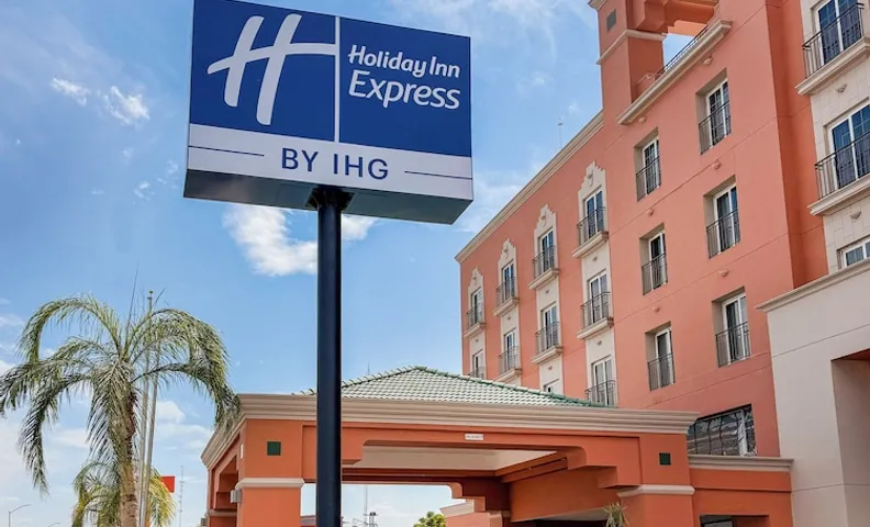 홀리데이 인 익스프레스 토레온 바이 IHG