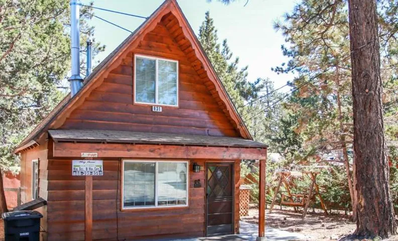 Palms To Pines Sugarloaf Log Cabin at Big Bear